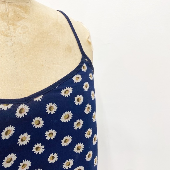 Sans Souci navy daisy chiffon tank. - Picture 4 of 7
